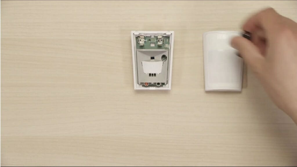 removing the battery of the sensor