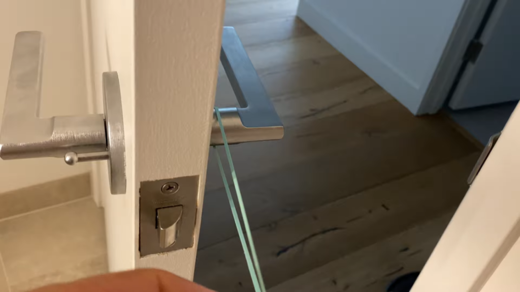 rubber band on the doorknob
